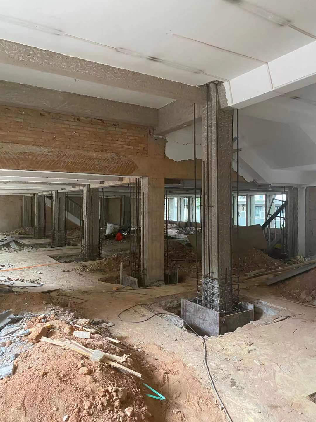 路面发生裂缝后我们怎么来处理？